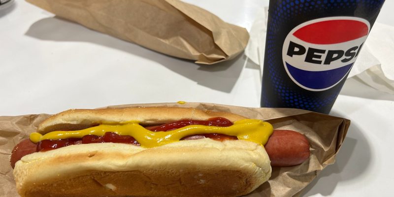 1738075855-costco-hotdog-GettyImages-2155187885.jpg