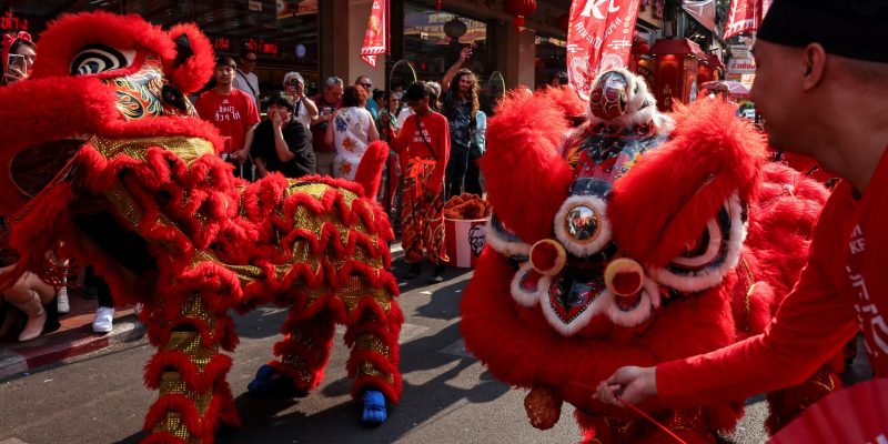 2025-01-27T062237Z_1934954366_RC21ICAFLKFR_RTRMADP_3_LUNAR-NEWYEAR-THAILAND-1-1738054472.jpg