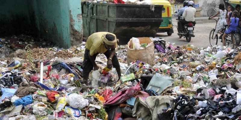 26_Standalone_Huge_Garbage_03_11_Delhi.jpg