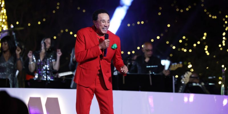 Smokey-Robinson-performance-a-motown-christmas-2024-billboard-1548.jpg