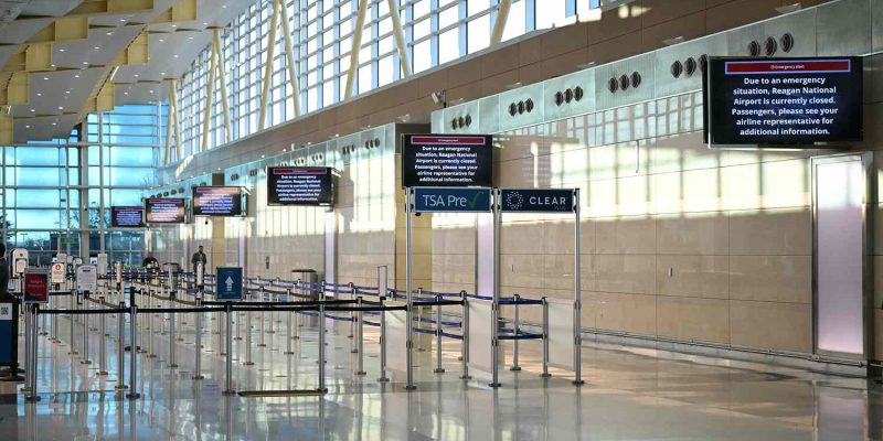 TAL-empty-airport-emergency-signs-ronald-reagan-airport-REAGANCLSD0125-6f2103545a70433598d3d75c3f322.jpeg