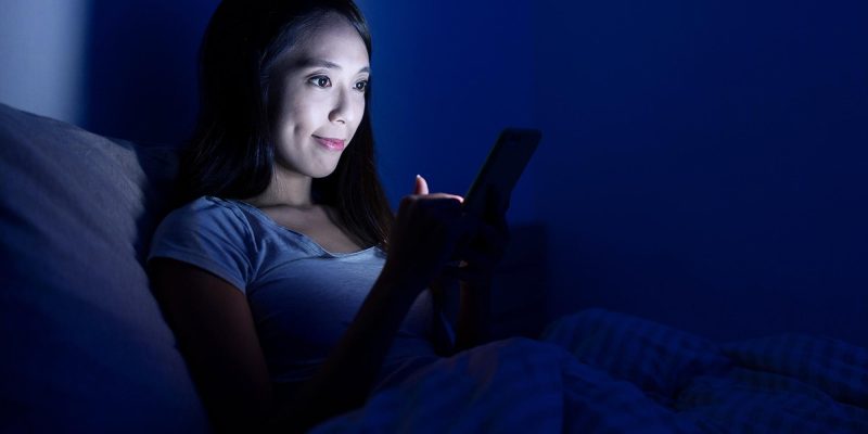 Woman-Smartphone-Glow-Bed.jpg