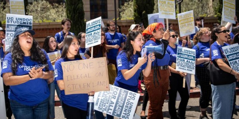 daca-students-UCLA-undocumented-825x495.jpg